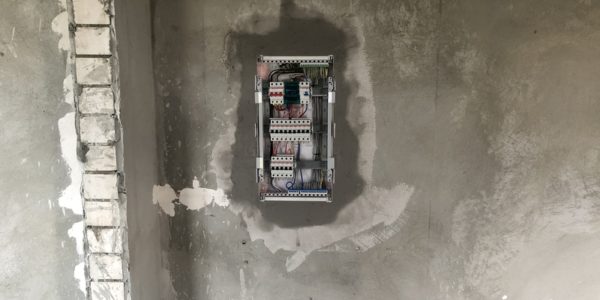 штробление ниши для электрощита